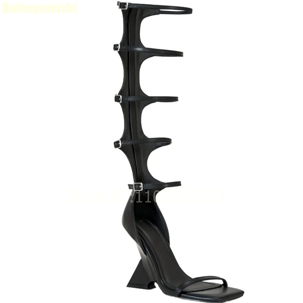 

Черные сандалии-гладиаторы из лакированной кожи с квадратным носком, модные летние сандалии на тонком ремешке с пряжкой до колена и молнией в странном стиле на каблуке