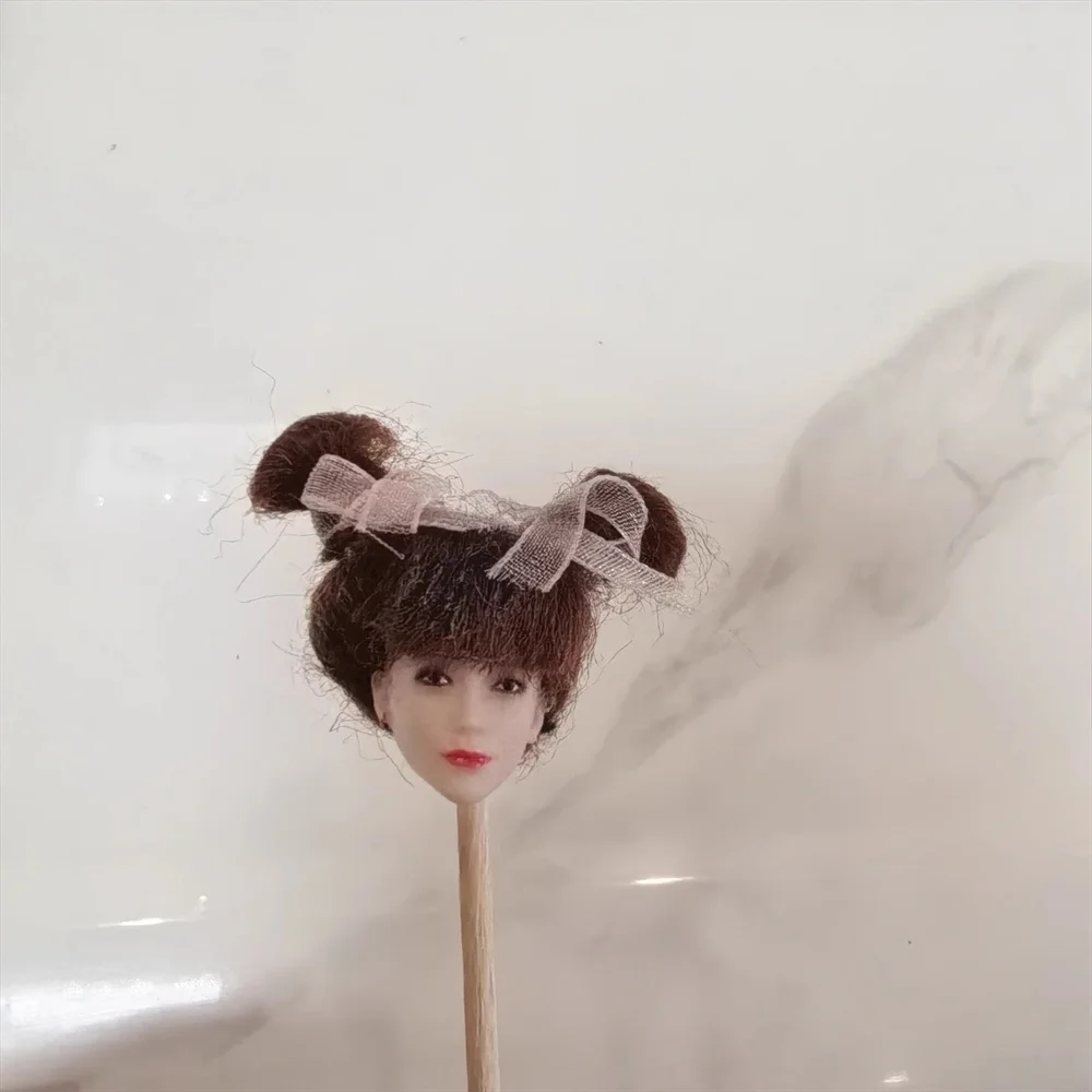 Na sprzedaż 1/12 Śliczna dziewczyna Rzeźba głowy z brązowymi włosami Transplantacja Zabawki Model dla 6" TBL PH Figurka akcji Zbieraj DIY