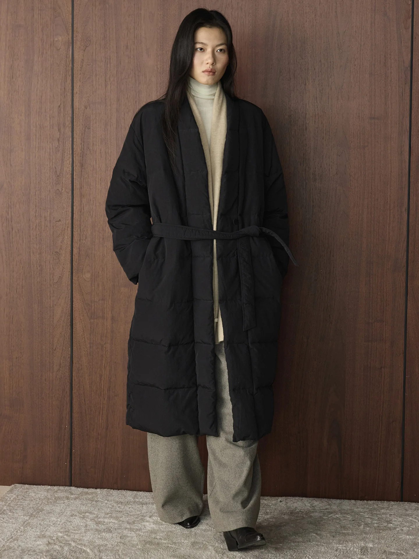 سترة شتوية جديدة على الطراز الكوري بحزام على شكل حرف V وطويلة مع شعور معلق، سترة دافئة ومريحة للنساء