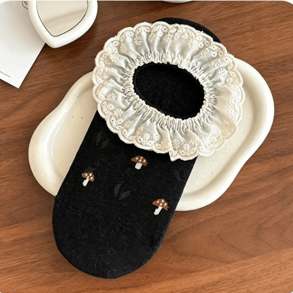 1pair Silicone Grip Lace Trim Boat Socks Thin Fabric Retro Design Ankle Socks For Women Sweet Breathable Invisible Liner Socks