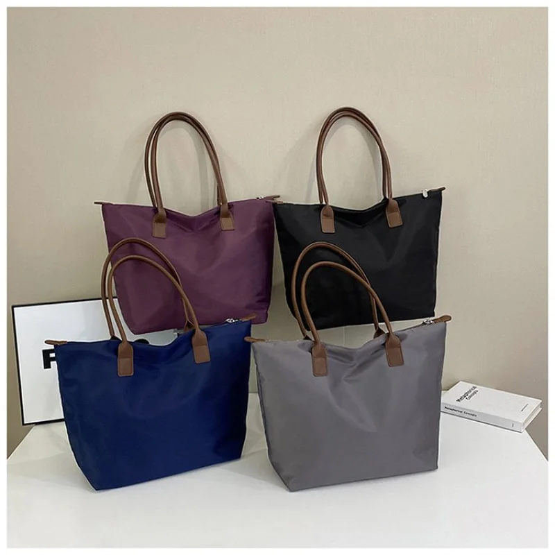 حقيبة ساعي البريد النسائية الأنيقة المصنوعة من الجلد المطبوع بالقمر أوروغواي كاجوال عتيقة ومظهر يومي ناعم وواسع #6