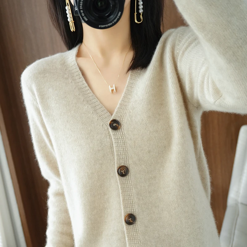 2022 Autumn and Winter New Pure Wool Knitted Women\'s Cardigan Long-sleeved Fashion Solid Color Short V-neck Loose All-match Coat