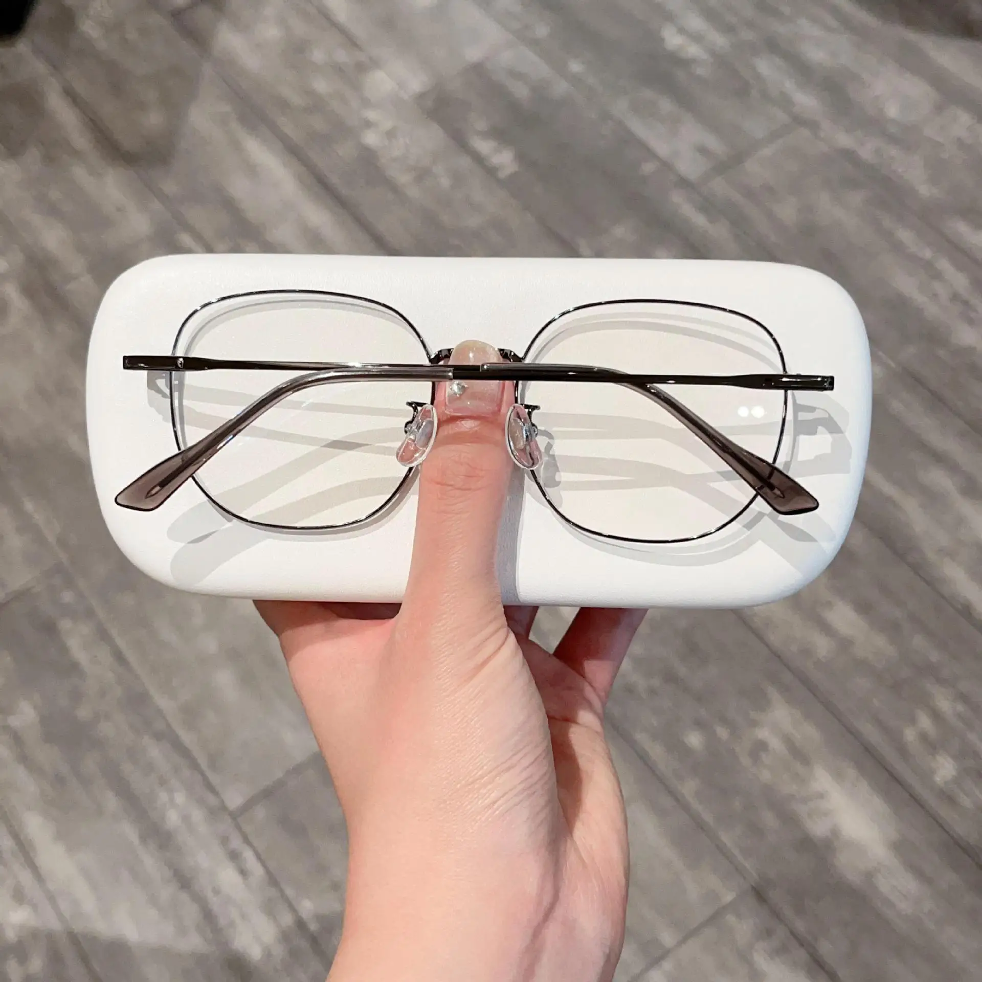 نظارات طبية 2025 إطار نظارة معدني جديد متعدد الأضلاع بإطار كبير، مناسب لكل من الرجال والنساء على الطراز الكوري