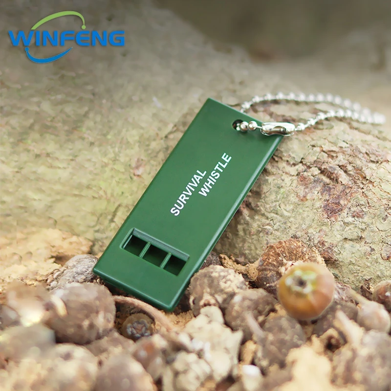 Tri-Band Outdoor Survival Whistle Noodsignaal Rescue Whistle Sleutelhanger voor kamperen Wandelen Klimmen EDC Sportscheidsrechter