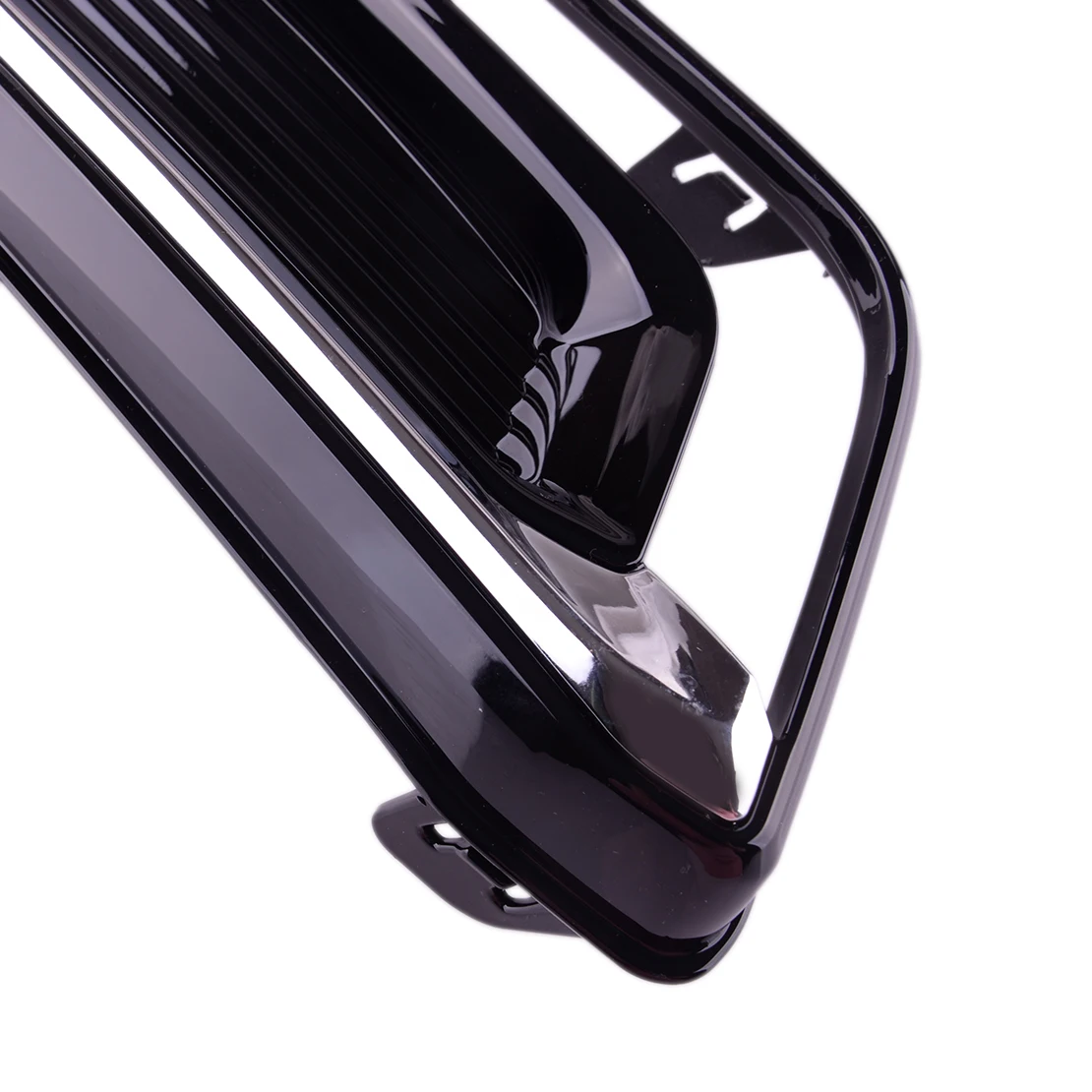 GM1039166 13730161 23455346 Right Front Bumper Fog Light Bezel Cover Lamp Trim fit for Chevrolet Impala 2014-2017 2018 2019 2020 view 3