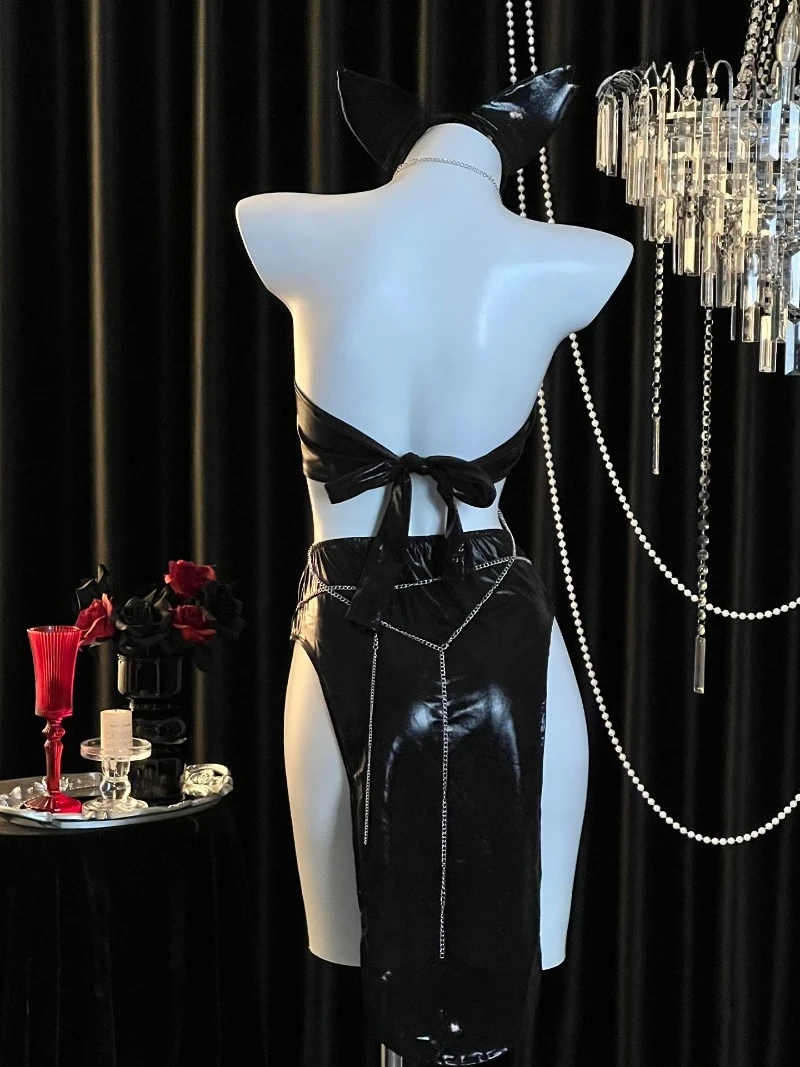 섹시하고 우아한 성숙한 여성 스타일의 에나멜 가죽 스트랩리스로 몸매를 돋보이게 하며, 가슴 체인 여신 유니폼, 커플 데이트 나이트웨어