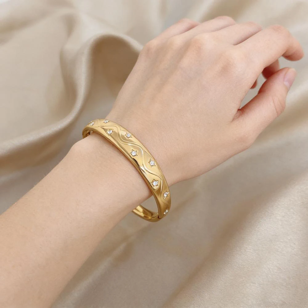 

Freetry Luxe Wavy Star Rhinestone Stainless Steel Cuff Bangle For Women Gold Color Waterproof Daily Wear Stylish Accessory