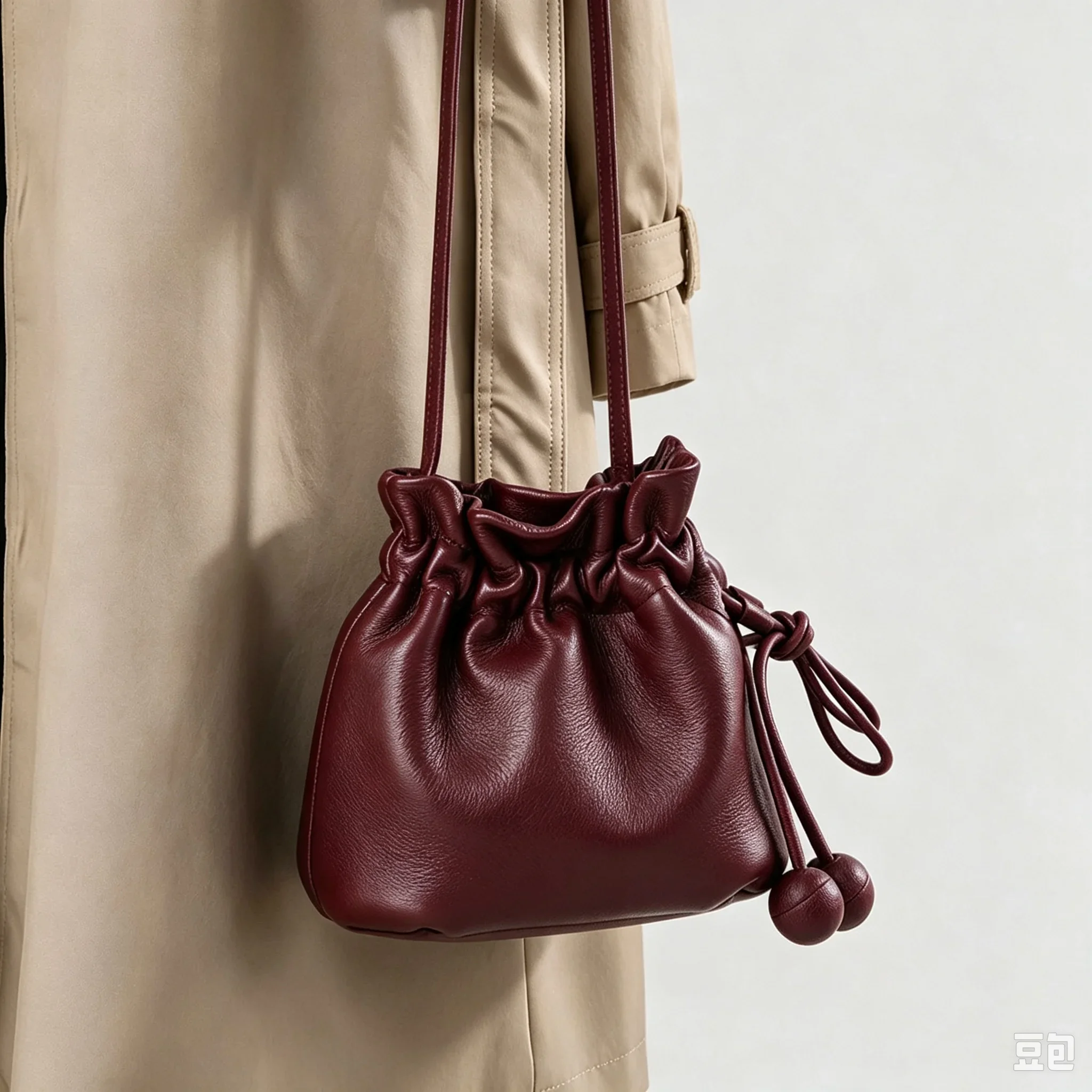 Women's Luxury Designer Genuine Leather Drawstring Bucket Bag Elegant Soft Cowhide Crossbody Shoulder Bag 2026 Fashion Purse