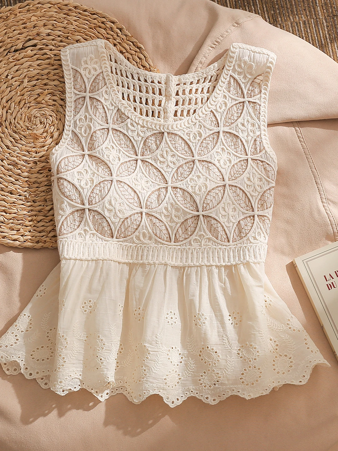 

Women's Knitted Hollow out V-Ne Vest Svel round Ne Top Faionable Commute Sle ort Length Color