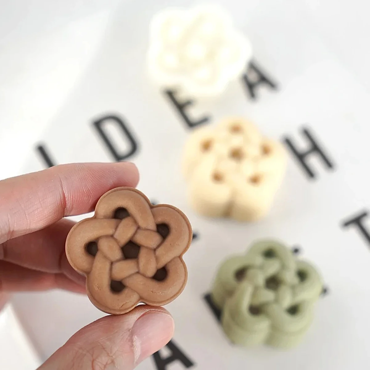 Luck Blessing Knot Mooncake Mold Set 3D Retro Pattern Hand Press Plunger Cookie Cutter Mid-Autumn Festival Cake Decorating Tools