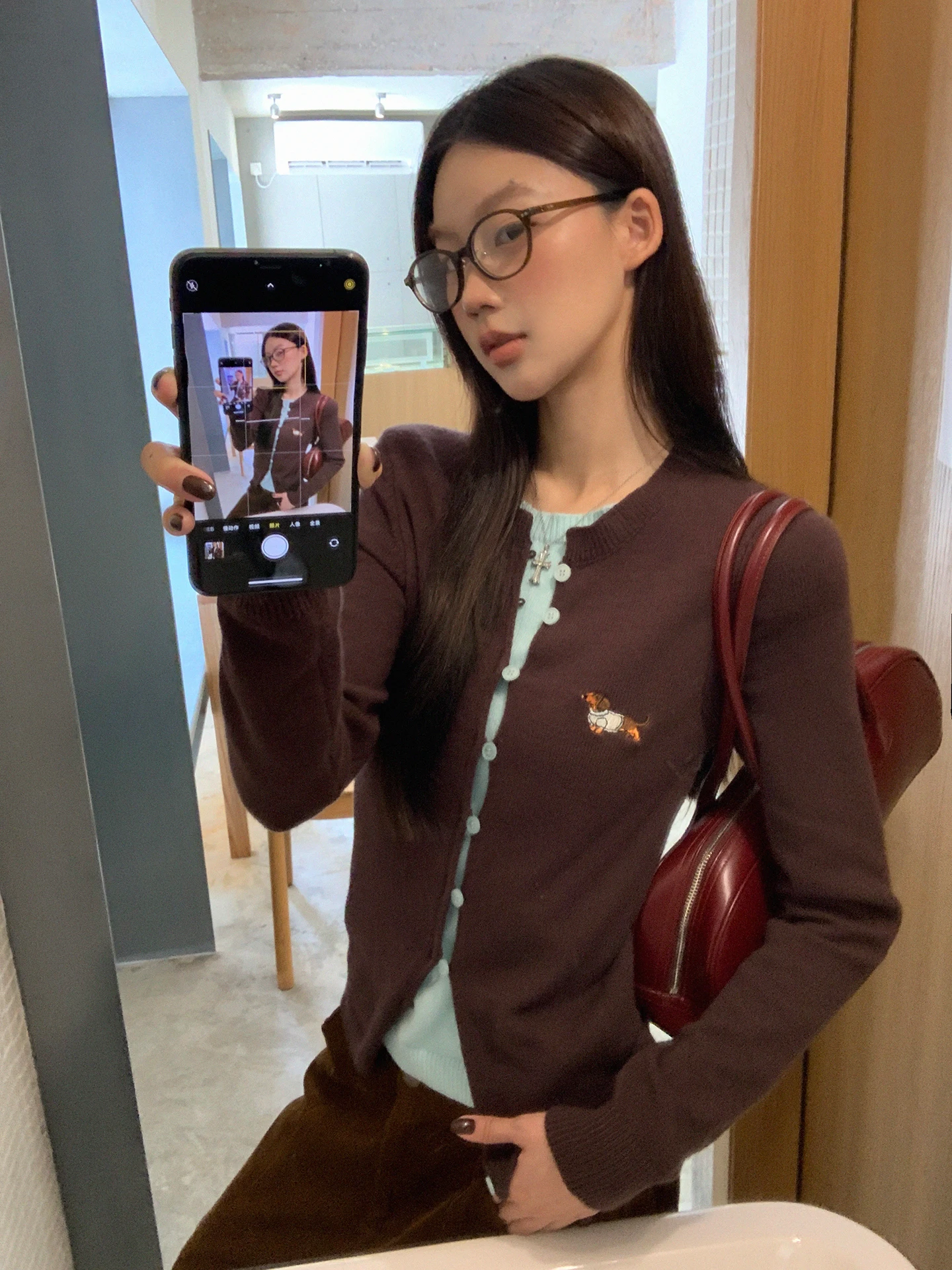 

Slim Fit Knitted Sweater for Women in Chestnut Color 2025 New Autumn Winter Faion Design False Two-Piece Top Casual Sle