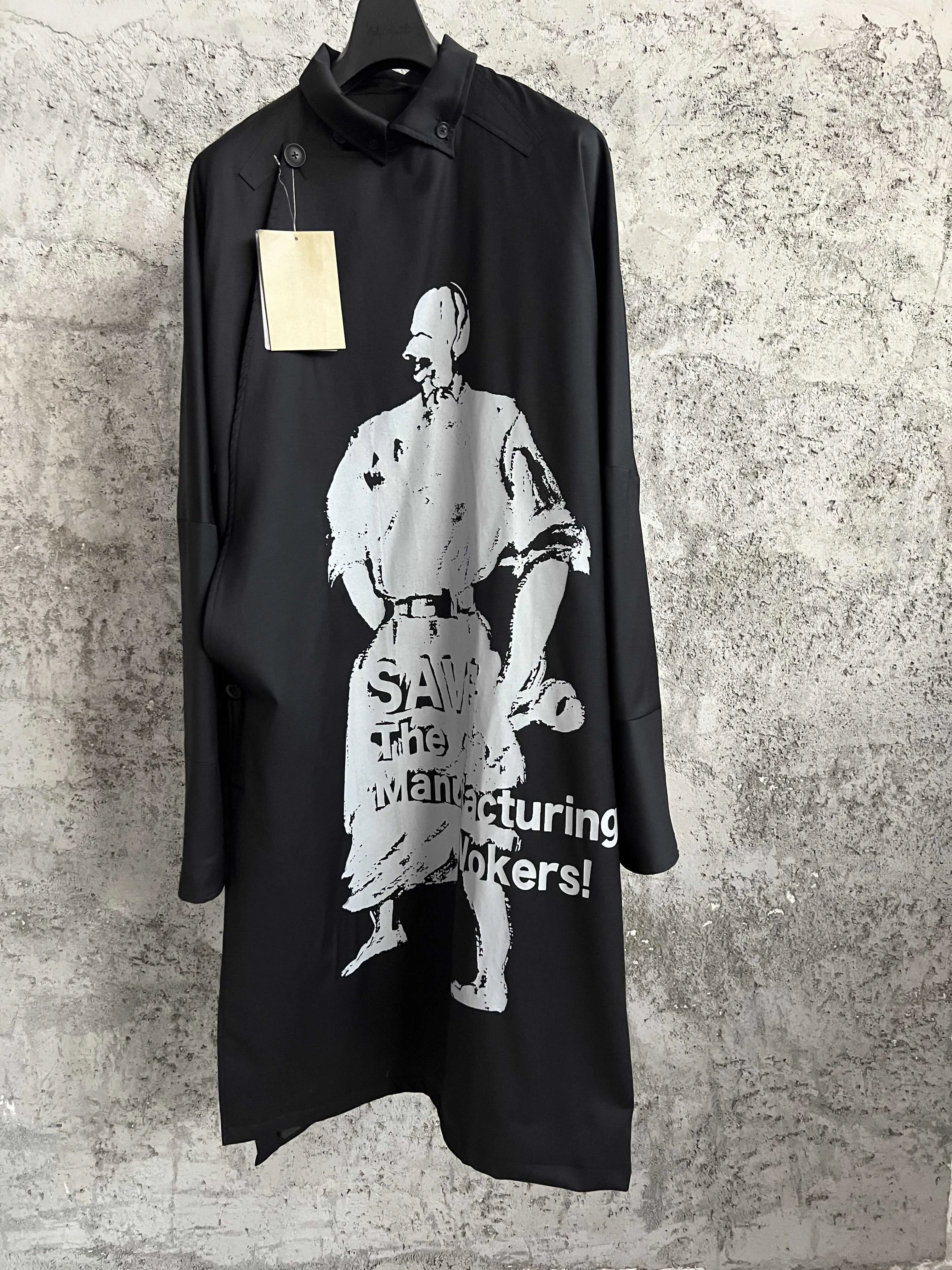 A Chinese-style coat with bow buttons and LACES designed by Nordic designers