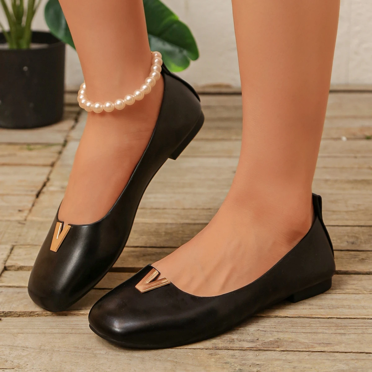 Women's Plus Size Solid Color High Quality Non-slip Comfortable Flat Shoes 2026 Spring and Autumn New Metal Trim Low-cut Shoes