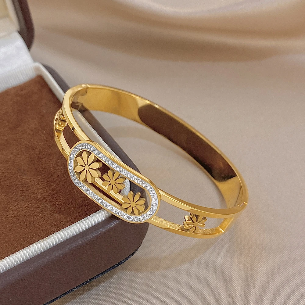 Greatera High Quality Waterproof Bangle For Women Classic Flower Shape Hollow Out Rhinestone Decoration Stainless Steel Bracelet