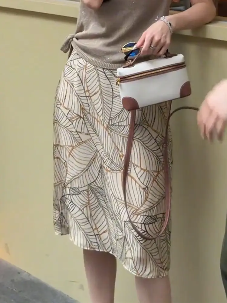 

Длинные женские юбки с драпировкой на талии: повседневные, удобные, практичные, универсальные, мягкие, базовые, простые, стандартные, с бантом