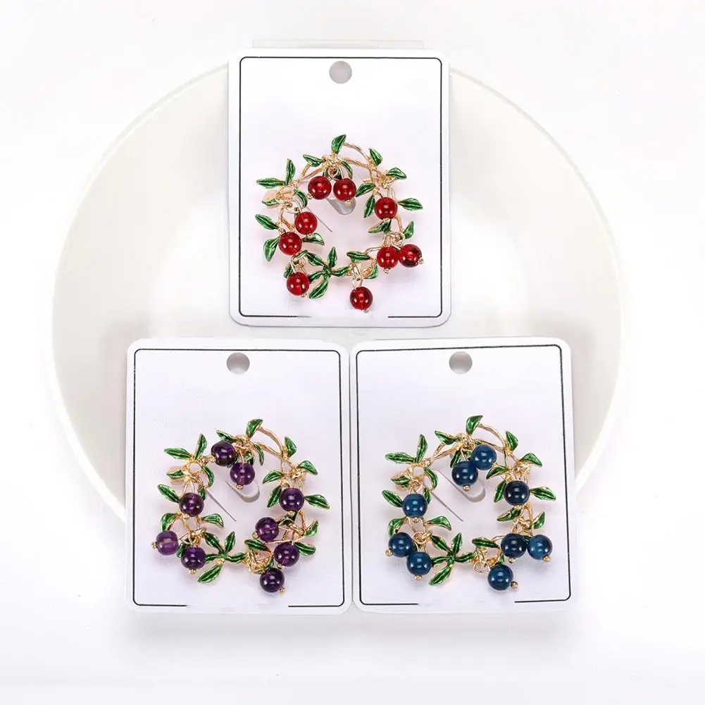 Women Brooch Cranberry Wreath Brooch Pin Leaf Fruit Coat Collar Decoration Anti-oxidation Rust-resistant Jewelry for Formal