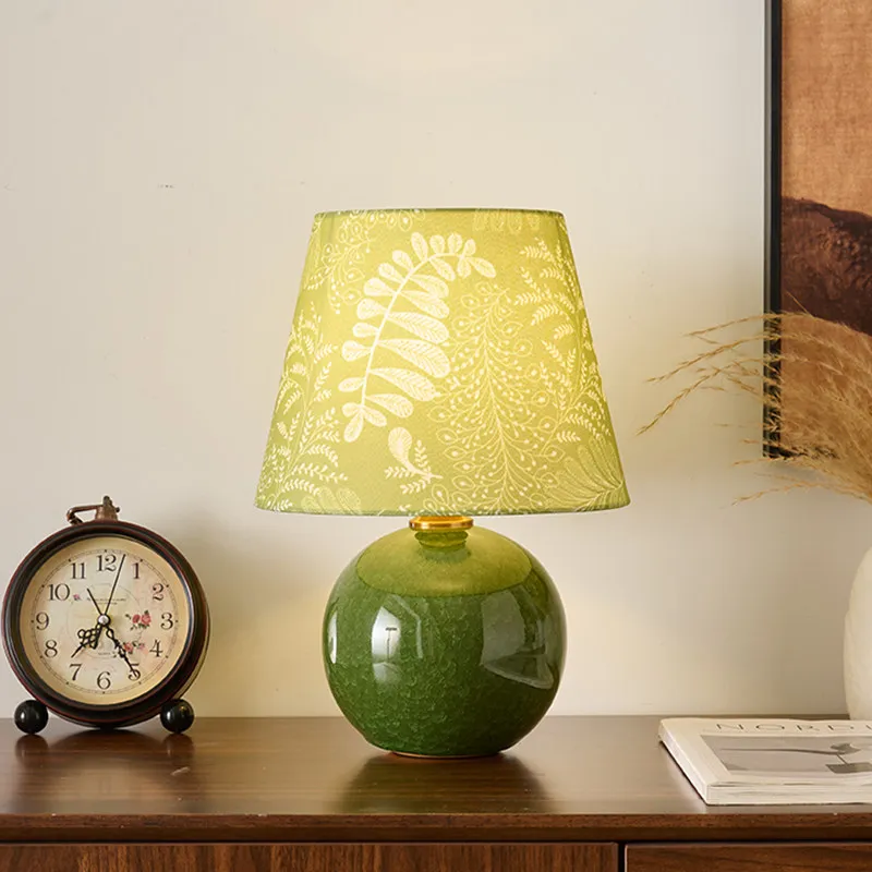 American Retro Green Ceramic Table Lamp LED Bedroom Bedside Living Room Restaurant European Creative Home Decoration Desk Light