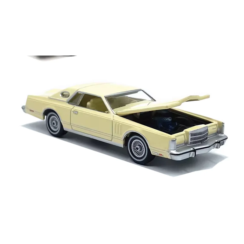 1:64 Auto World Classic Car 1979 Mark Yellow small scale alloy model decoration