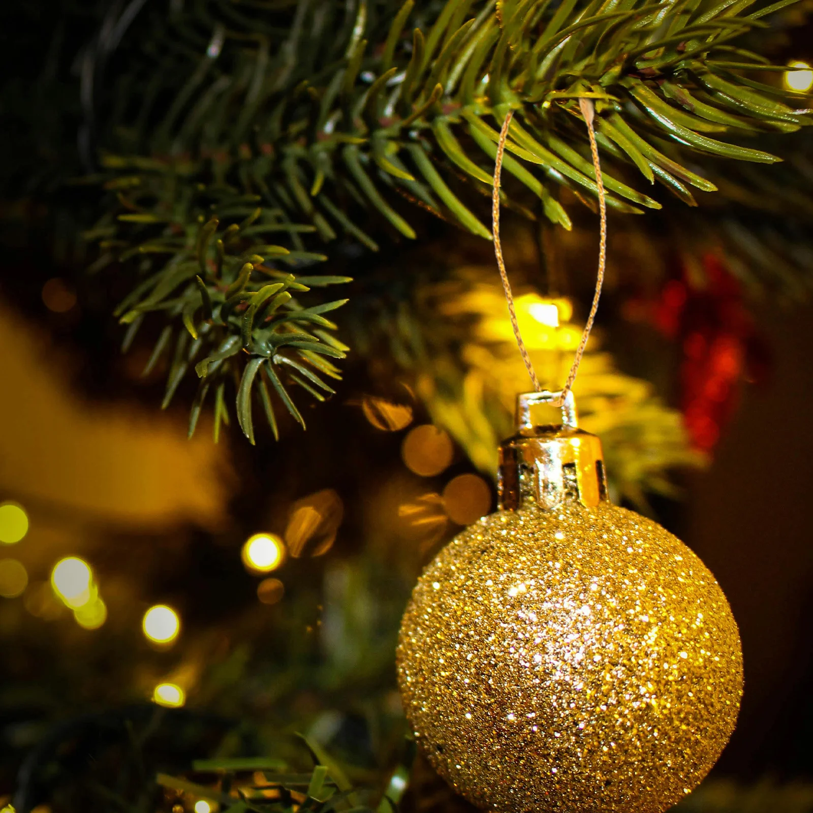 

1000Pcs Christmas Decoration Hangers Precut Snap Fasteners Secure Locking Ropes for Ornaments Silver Hooks for Ornaments