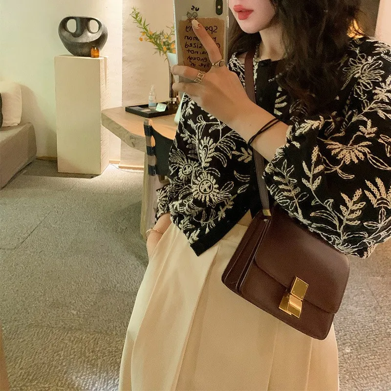 

Xiao Ren Early Autumn Thin Embroidered irt Women's Design ort Faionable Top Vintage Hong Kong Sle Outerwear