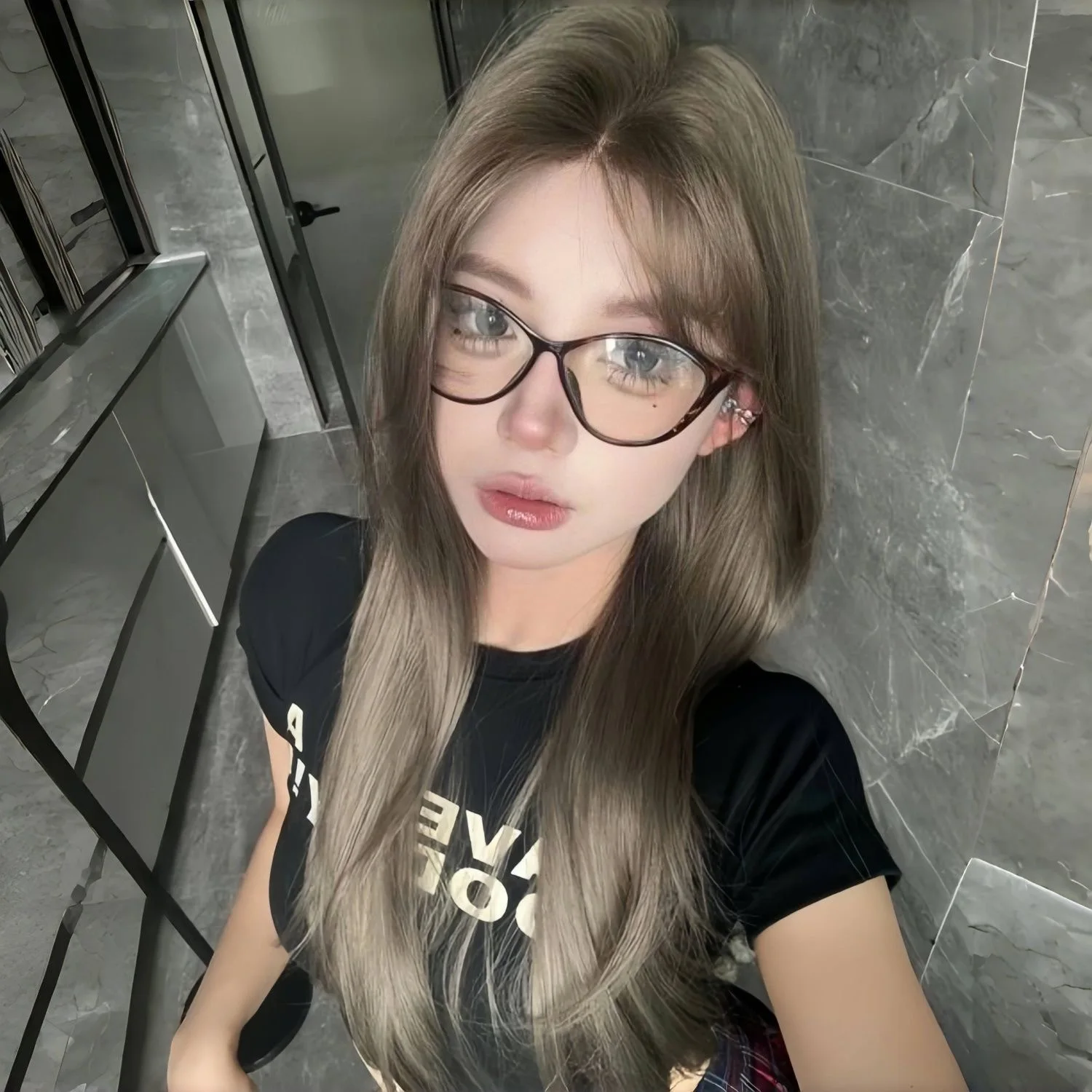 Synthetic Layered Long Straight Wig for Women Milk Tea Grey Brown Middle Part Full Headpiece Natural Look Cosplay Daily Party
