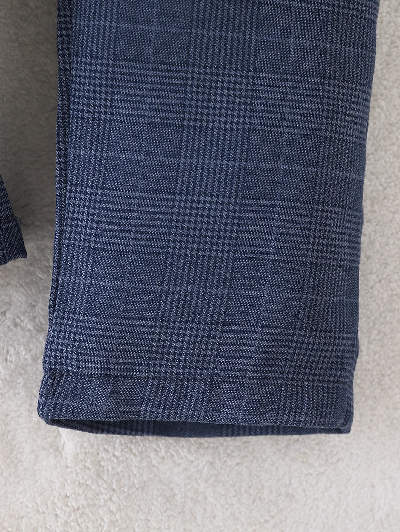 3-teiliger Anzug für Babys, bestehend aus Weste mit Karomuster, einfarbigem Hemd, Fliege und Hose mit Karomuster, ideal für Hochzeitsfeiern und für alle Jahreszeiten. – Detail 10