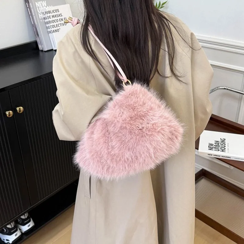 

Women's Fashionable Leather Shoulder Bag From Luxury Brand Featuring Trendy Design And Retro Vintage Appearance​