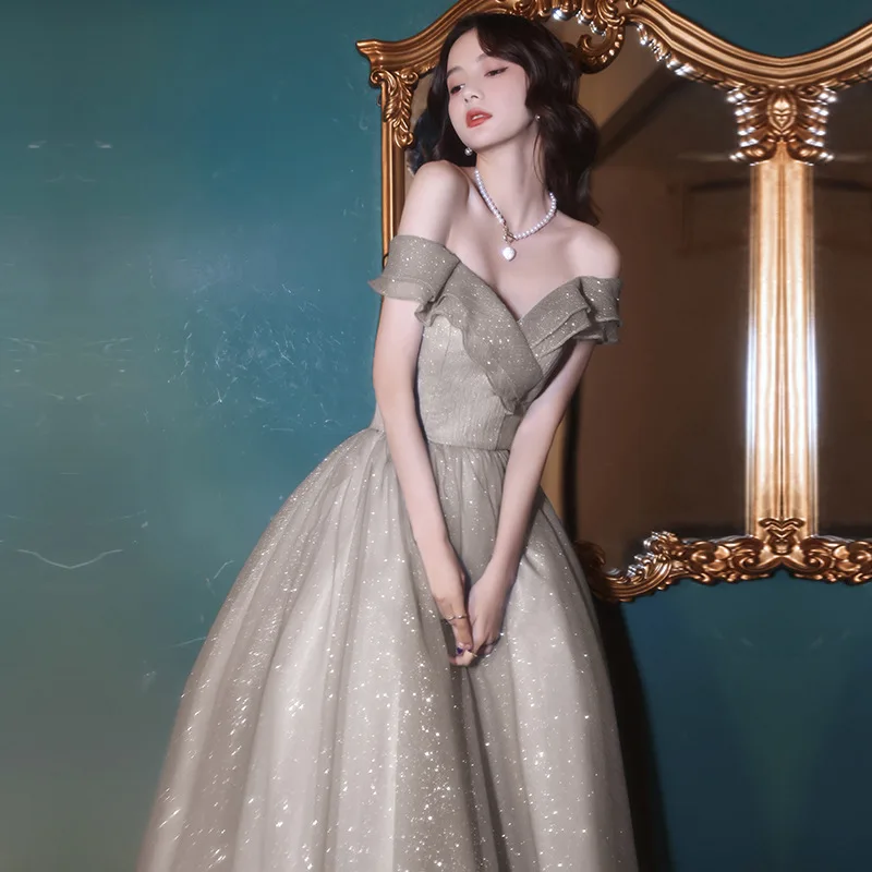 فستان سهرة فاخر للحفلات الراقصة رمادي بلينغ تول بدون أكتاف وأربطة على شكل حرف a بطول الأرض بالإضافة إلى حجم مخصص للنساء فستان رسمي للحفلات