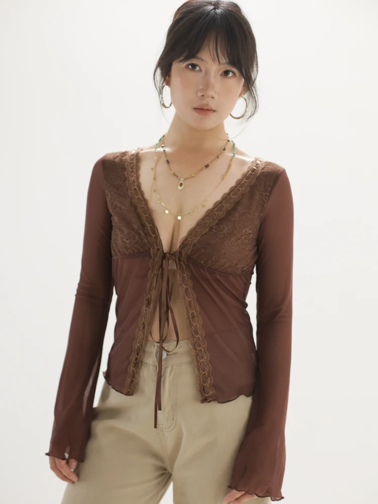 

Retro Brown Lace Elastic Net Patchwork Light Thin Cover up irt with Bell Sves V-Ne Long Sve Polyester Fiber