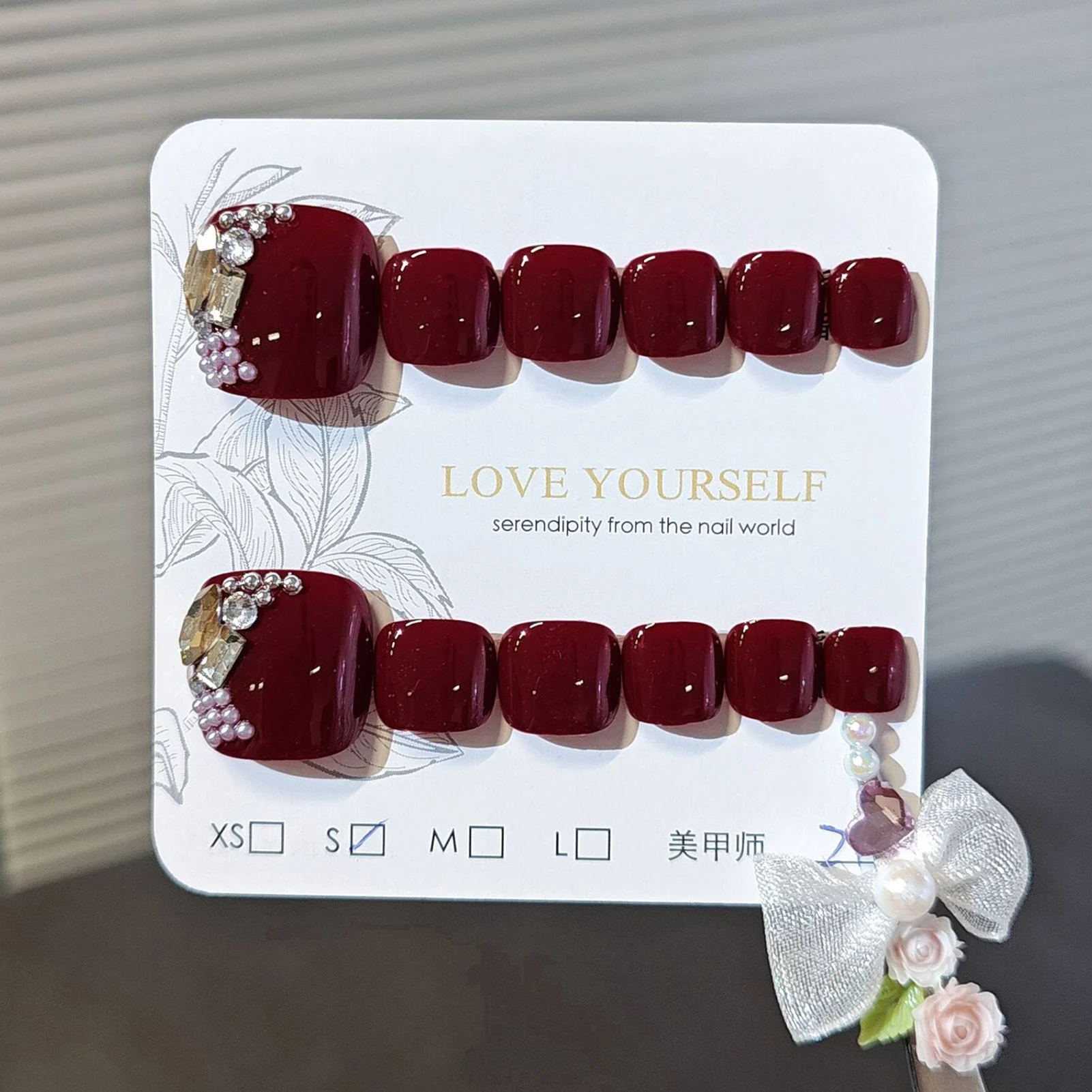 Presse à la main sur les ongles 12 pièces strass rouge faux ongles court carré bordeaux paillettes photothérapie faux pieds ongles portable