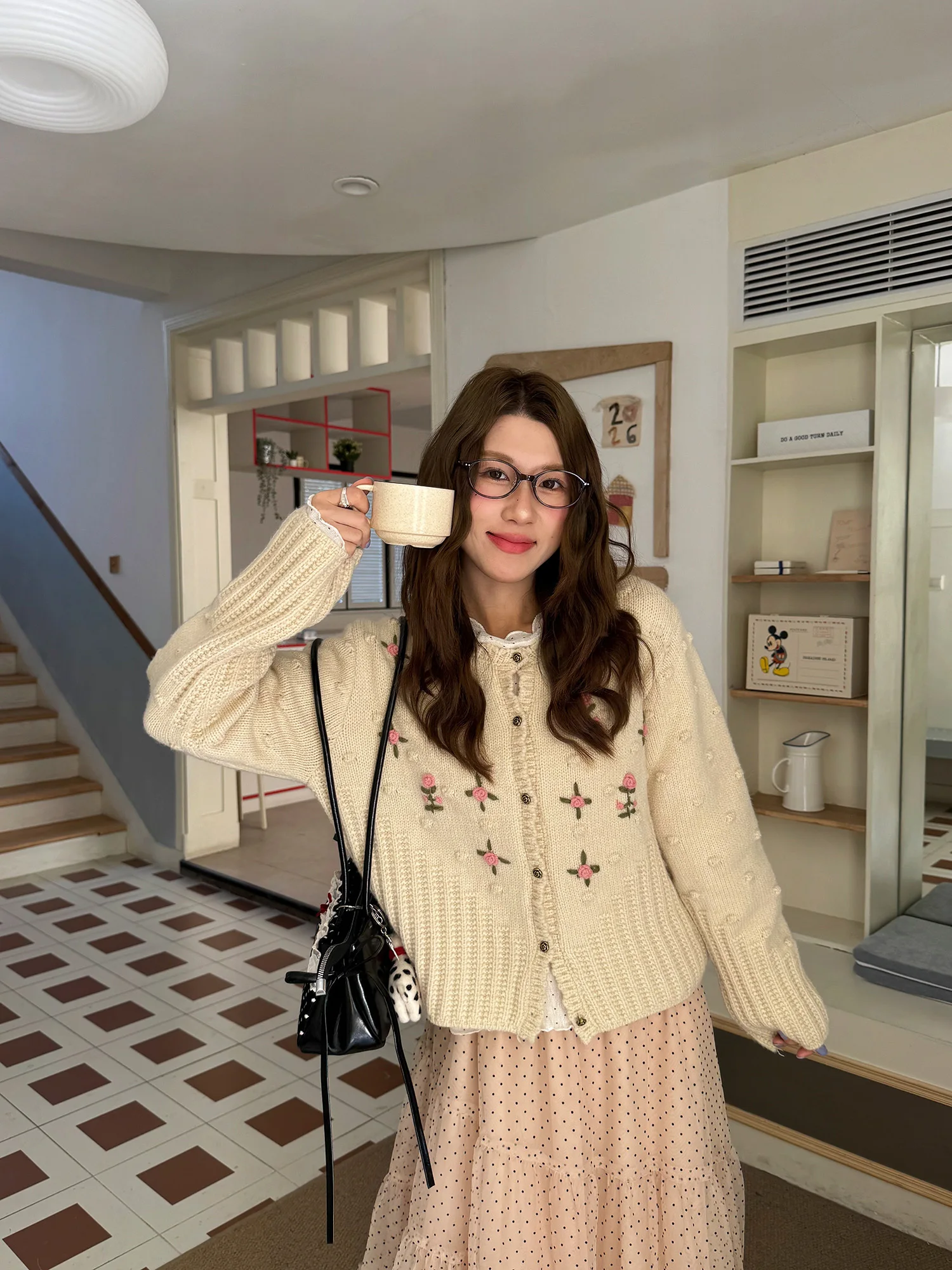 

Вязаный кардиган ручной работы Wu Baizhu с цветочным узором, женский, свободный, на весну 2026, новый, мягкий, из акрила, с длинными рукавами