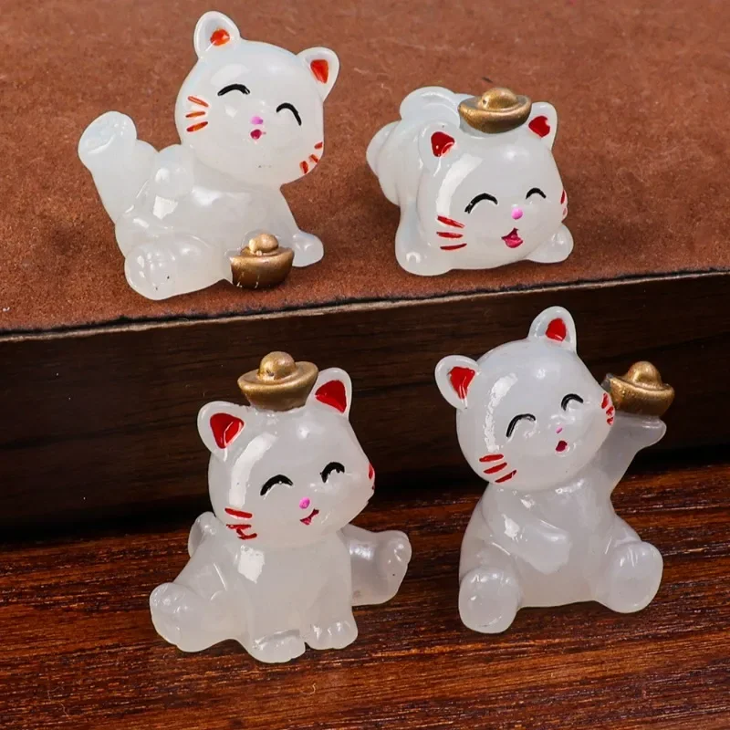 Luminous Lucky Cat Car Ornaments Auto Dashboard Cute Glowing Gold Ingot Maneki Neko Micro Landscape Resin Decoration Ornament