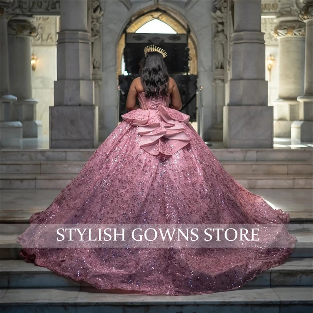Abiti Quinceanera con perline rosa scintillanti Abito da ballo 2024 Sweetheart Paillettes in oro rosa Abito dolce 16 Abito con lacci Robe De Bal Personalizzato