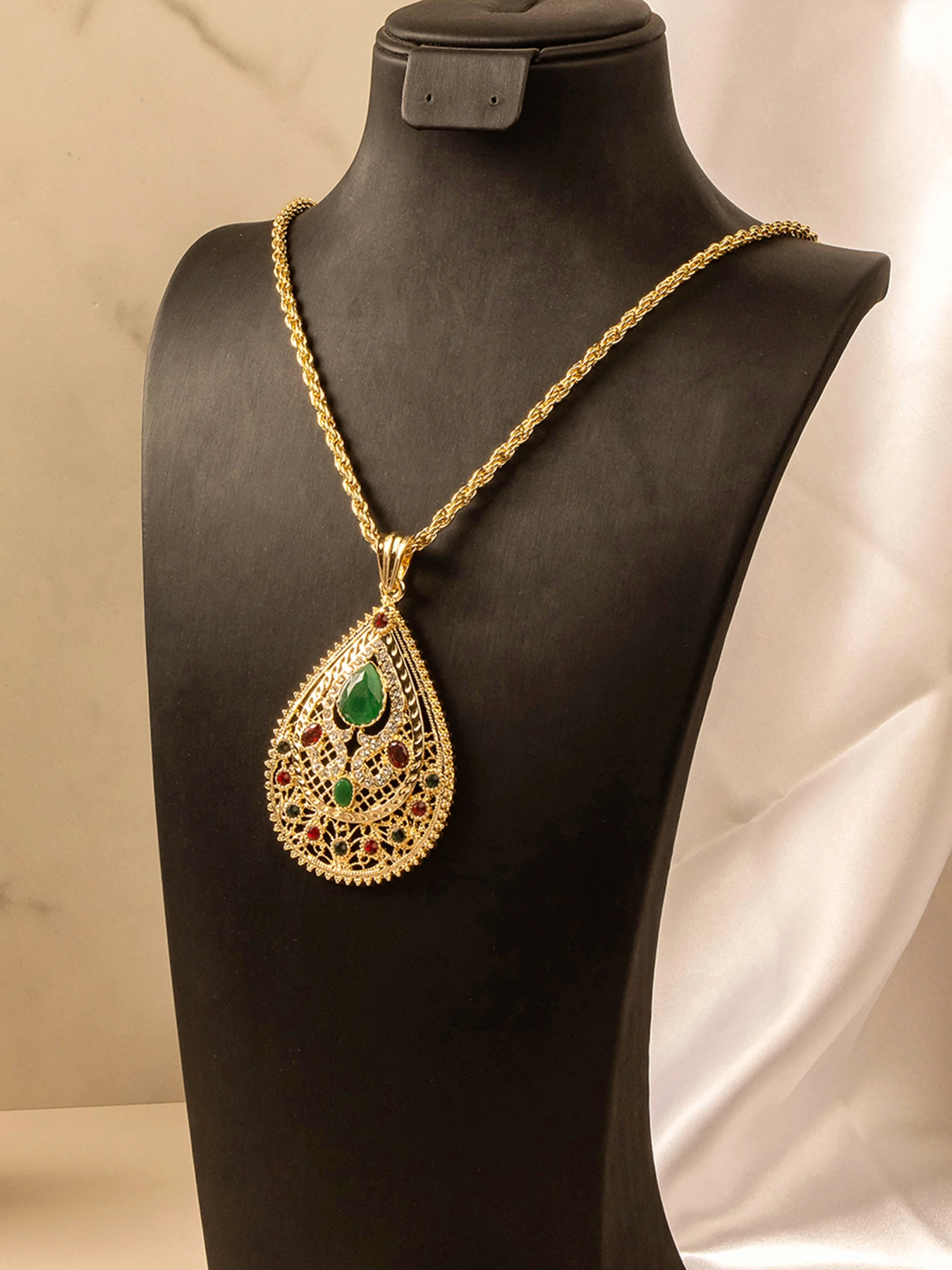 Luxury Moroccan Bridal Necklace Water Drop Shaped Cutout Pattern Carved Bridal Wedding and Banquet Necklace Jewelry