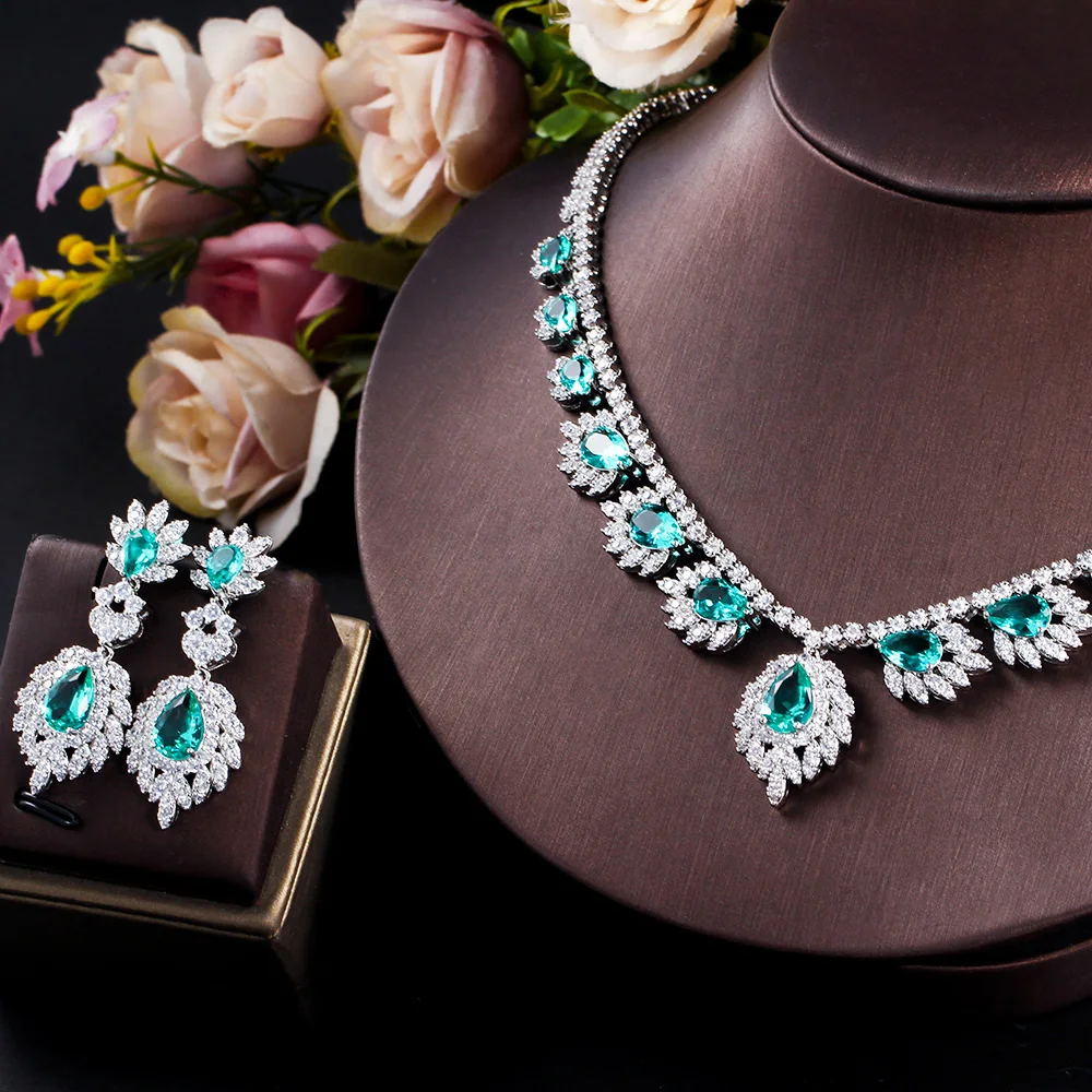 CWWZircons 2Pcs CZ Green Cubic Zircon Dangle Drop Feather Wedding Bouquet Brides Jewelry Sets Luxury Necklace and Earrings T631