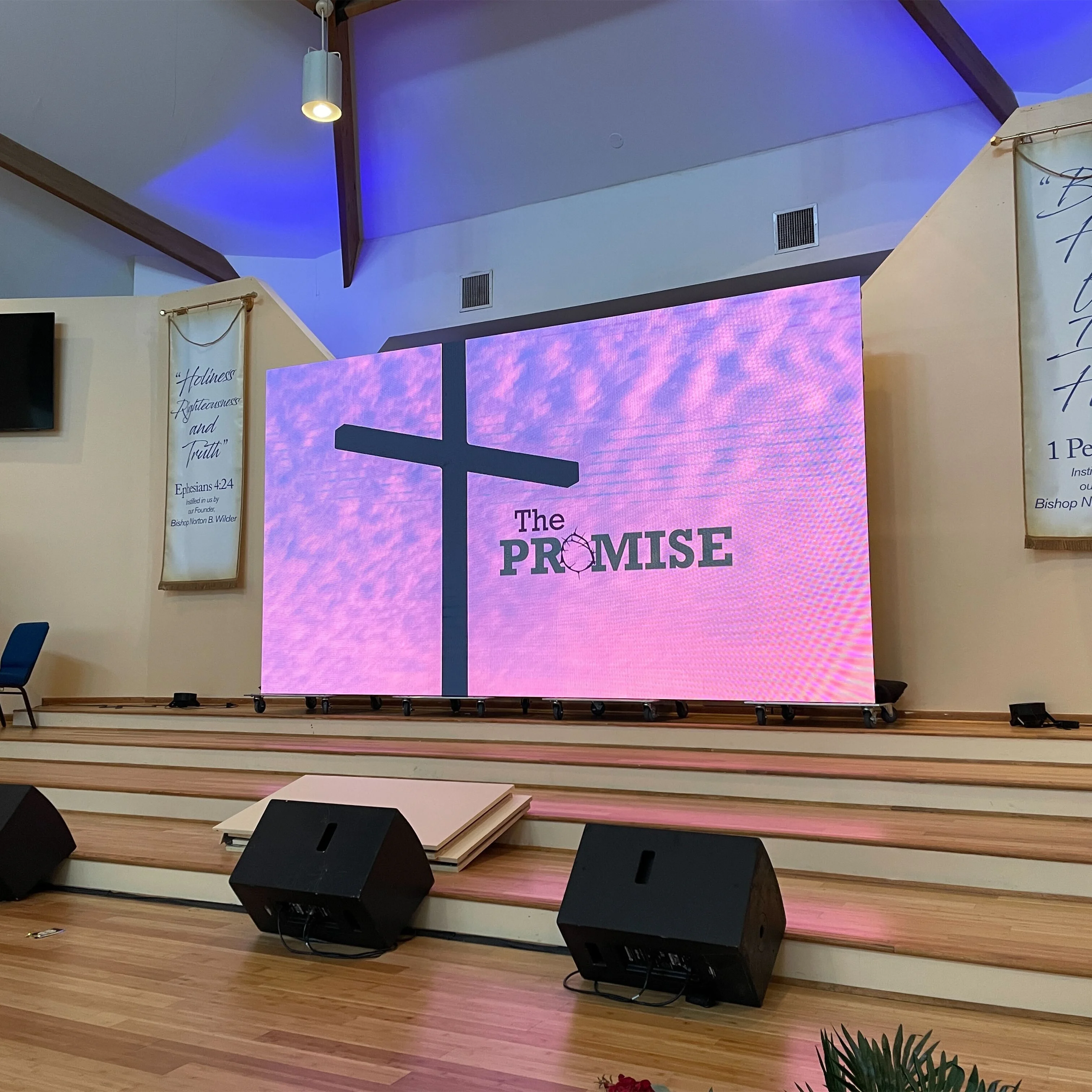 Lecede Indoor HD Large Video Wall Background Digital Signage Led Panel Board Display Screen For Church Concert Event