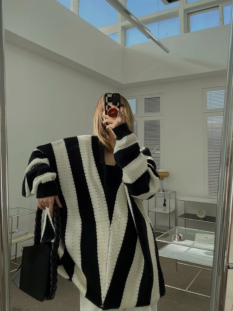 

MOEROP High Faion Player Bla White Women's Loose Casual Knitted Sweater Early Spring New Sle Street Sle V-Ne Long...