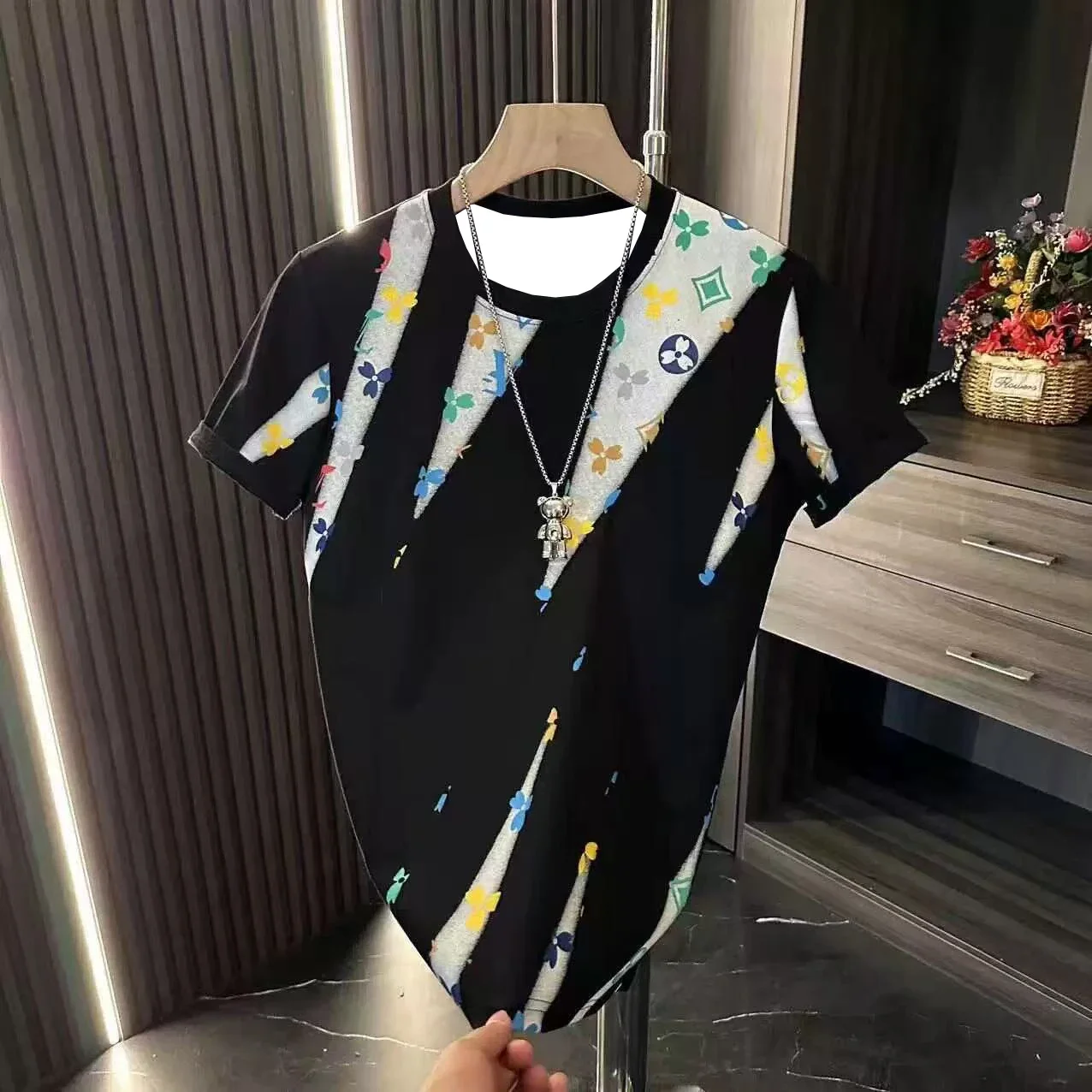 

2025 New Men's Luxury Brand Quick-drying T-shirt Comfortable Sports and Leisure Breathable Sweat-absorbing Luxury Short Sleeves