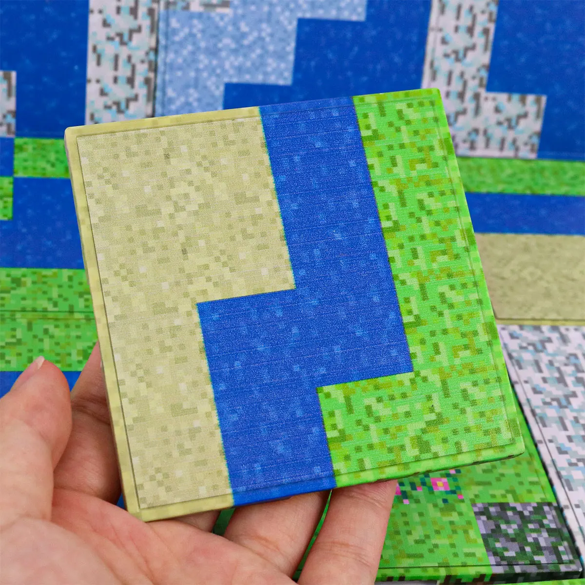 Magnetyczna płyta bazowa z wieloma płytkami bazowymi pasującymi do moich magnetycznych klocków konstrukcyjnych DIY dla dzieci.