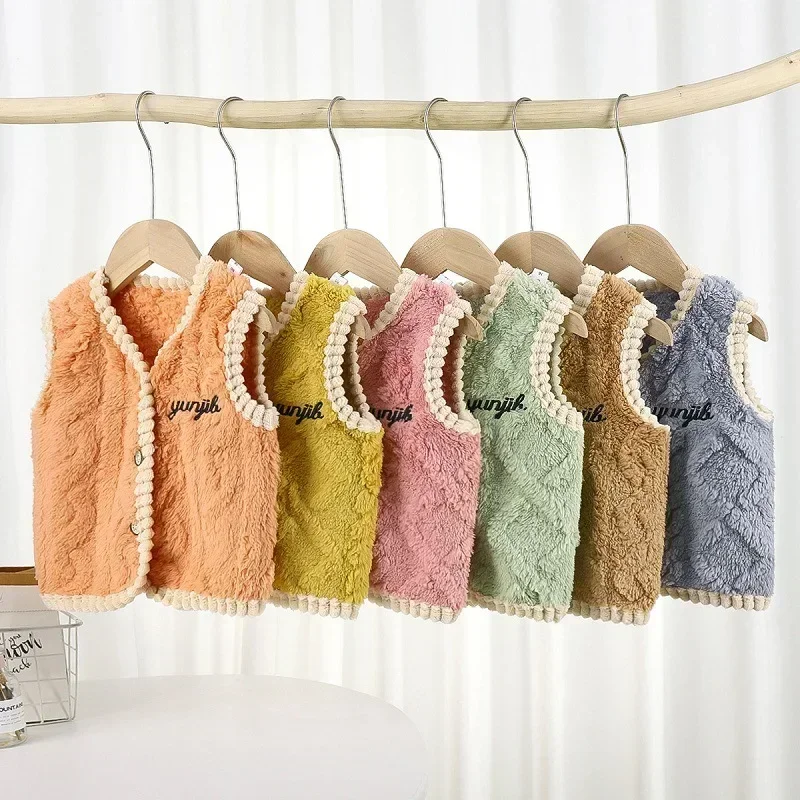 Gilet per bambini Gilet di flanella Cardigan spesso Stile autunnale e invernale I vestiti per la casa per bambini piccoli possono essere indossati