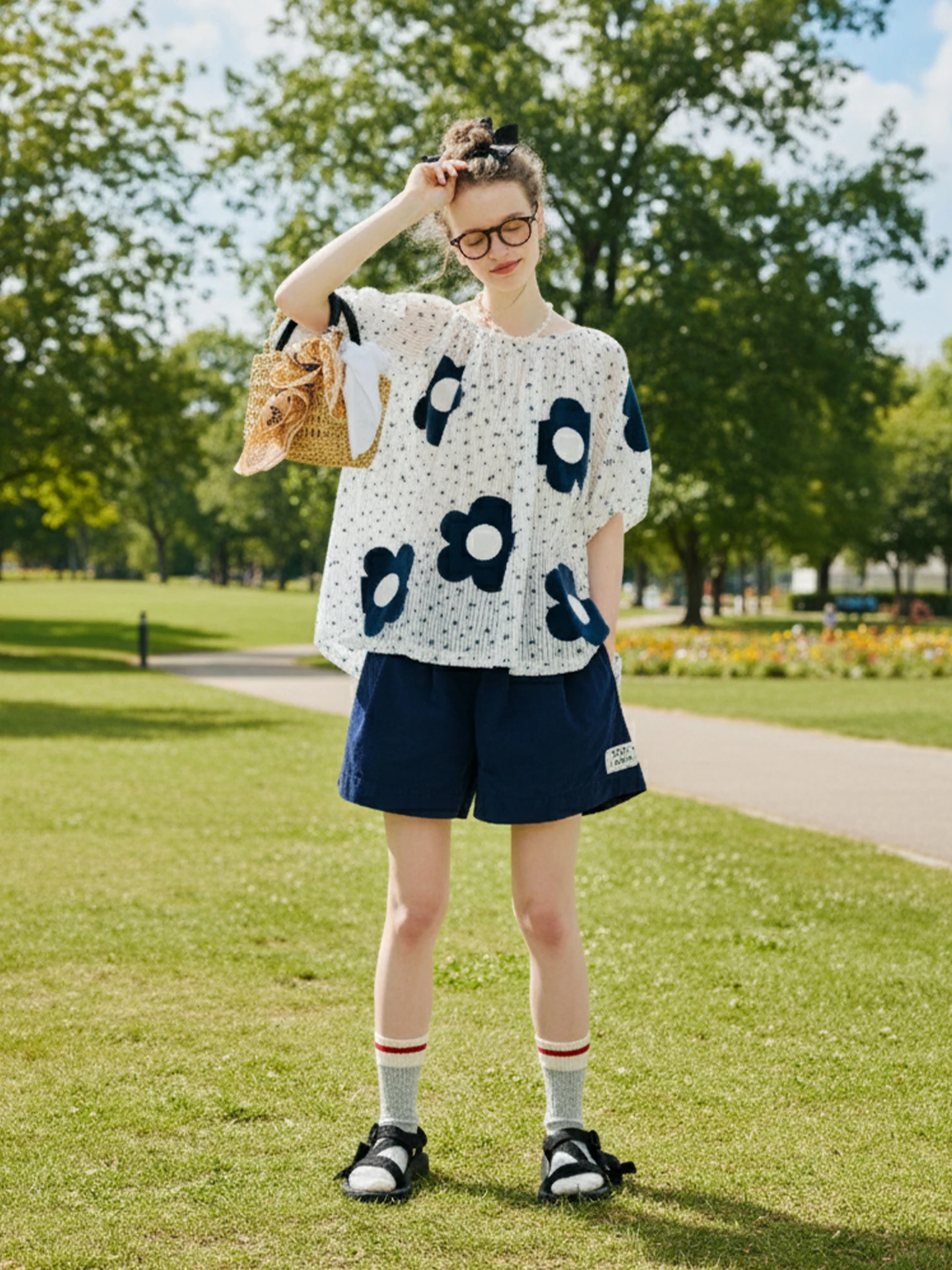

Short-Sleeved T-Shirt with Fresh Small Flowers and Large Floral Patches Loose and Playful Top Choice for Summer Outings 255074