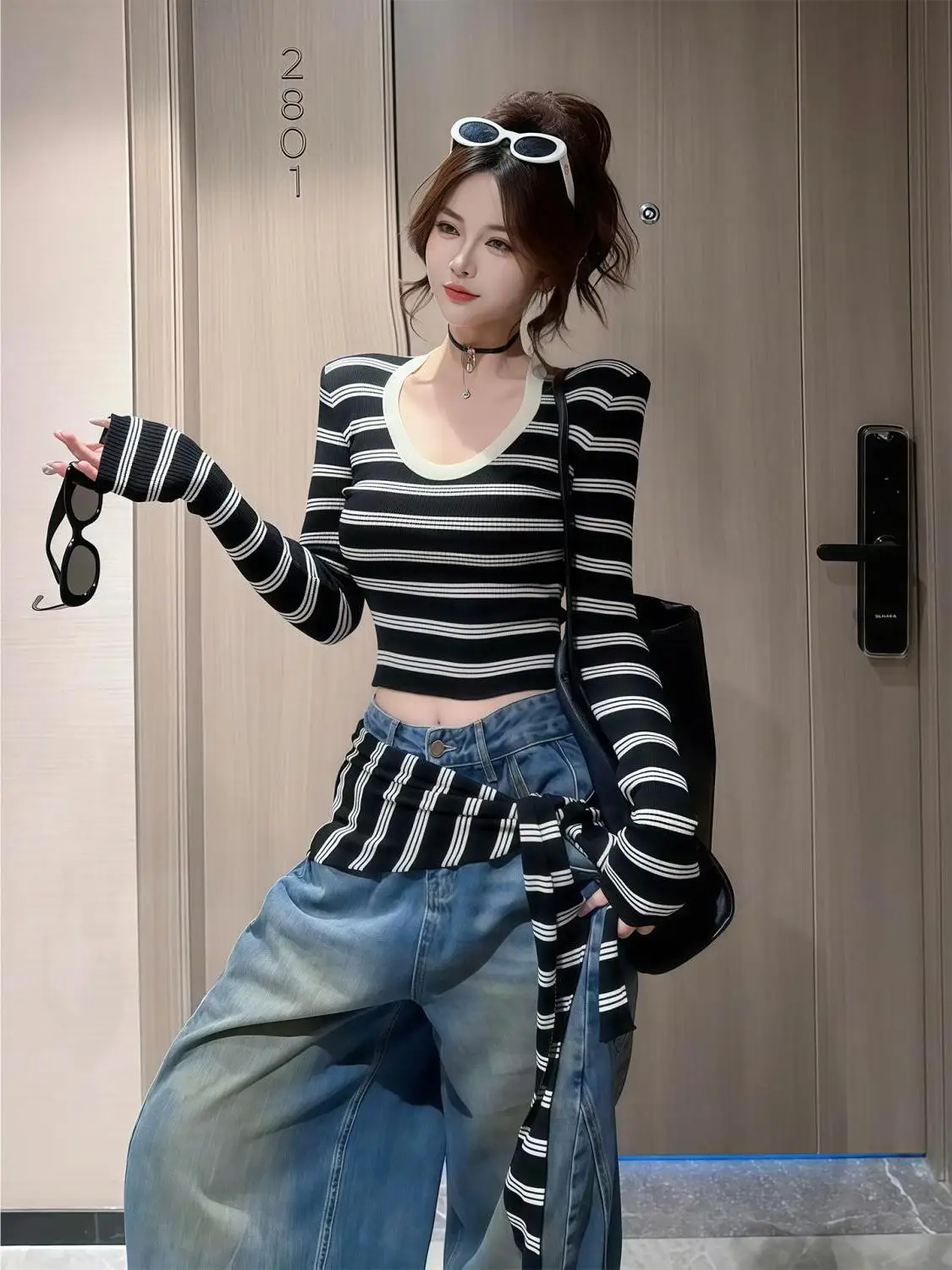 

Корейский осенний комплект из двух предметов: полосатый вязаный топ и брюки для женщин, повседневный, мягкий, средней плотности, с комбинированными вставками