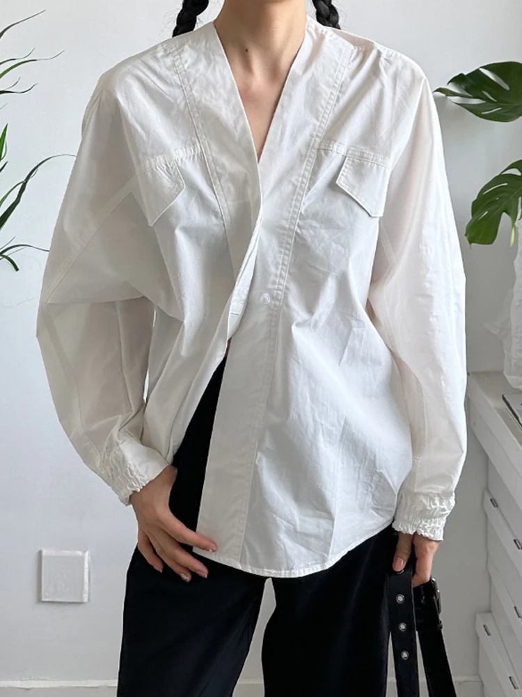 [EAM] Women White Spliced Big Size Elegant Blouse New V-neck Long Batwing Sleeve Shirt Fashion Tide Spring Autumn 2024 1DH6891