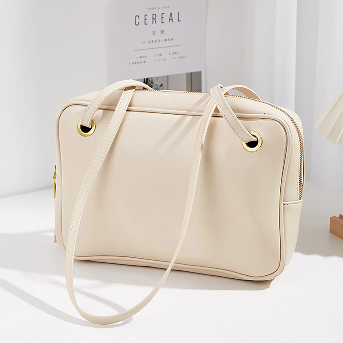

New minimalist and stylish large capacity single shoulder crossbody bucket bag suitable for daily commuting and weekend dates