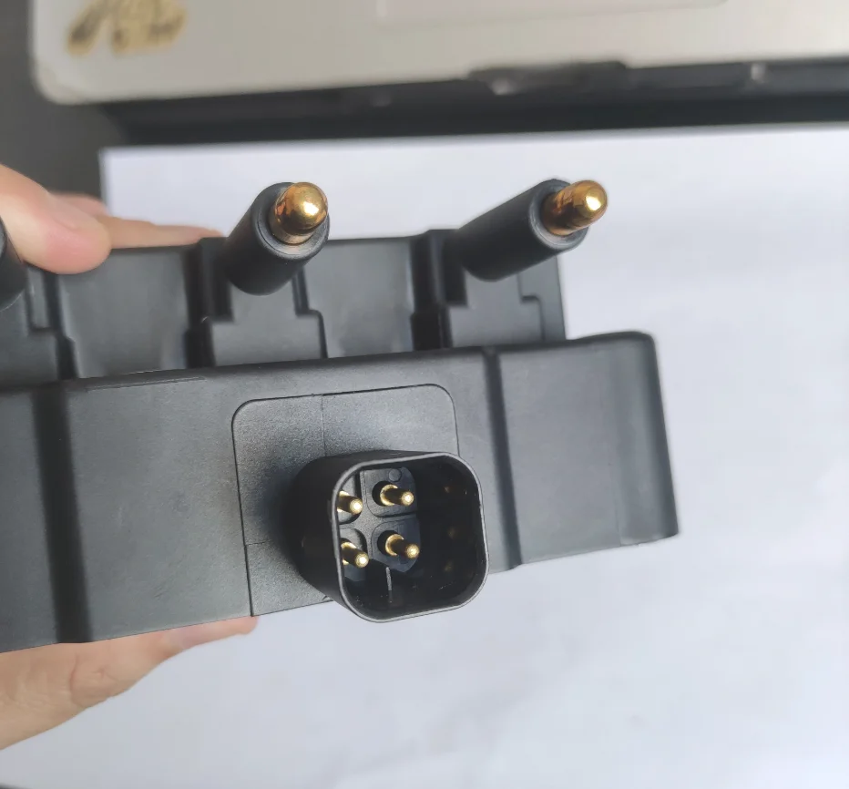 1Pcs Ignition Coil For Chrysler Voyager Dodge Caravan Jeep Wrangler II III Vw Routan OE No.:U UF121,53006565,88921319