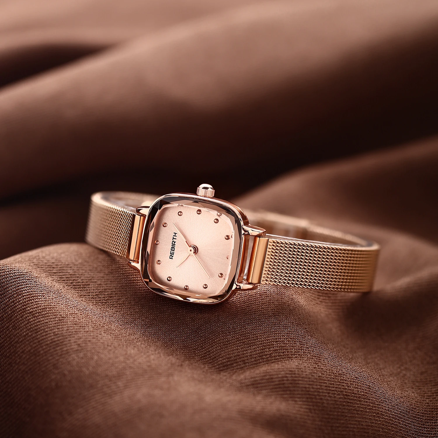 

Retro Casual Stainless Steel Strap Quartz Movement Watch Suitable for Daily Wear or Holiday Gifts