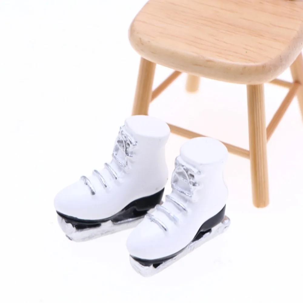 2 pairs New Mini Doll Skating Shoes Cute PVC Mini Doll Clothes White Toy Accessories Dollhouse Miniature for Girls Children