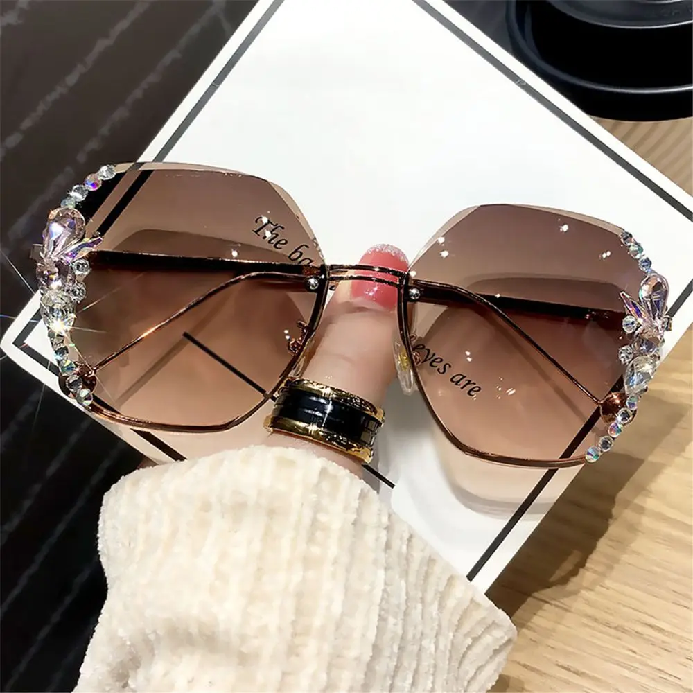 Retro UV400 Cutting Lens Rimless Sunglasses Women Sun Glasses Gradient Rhinestone Sunglasses