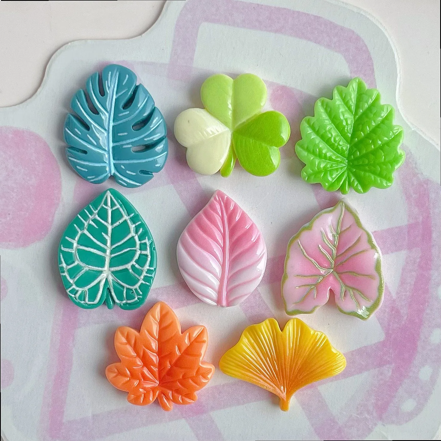 100pcs Mini Green Plant Ginkgo Maple Leaf Clover Resin Flatback Cabochon DIY Accessories for Phone Case Keychain Scrapbook Decor