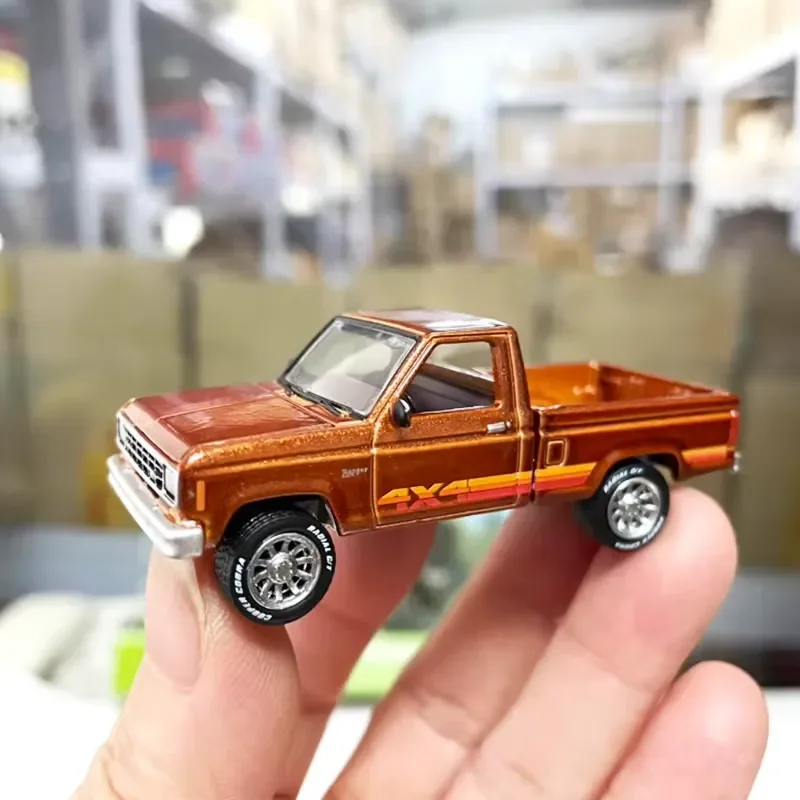 for Diecast 1:64 Scale Alloy Vintage Pickup Car Model Finished Product Simulation Toy Collection Static Model Ornament